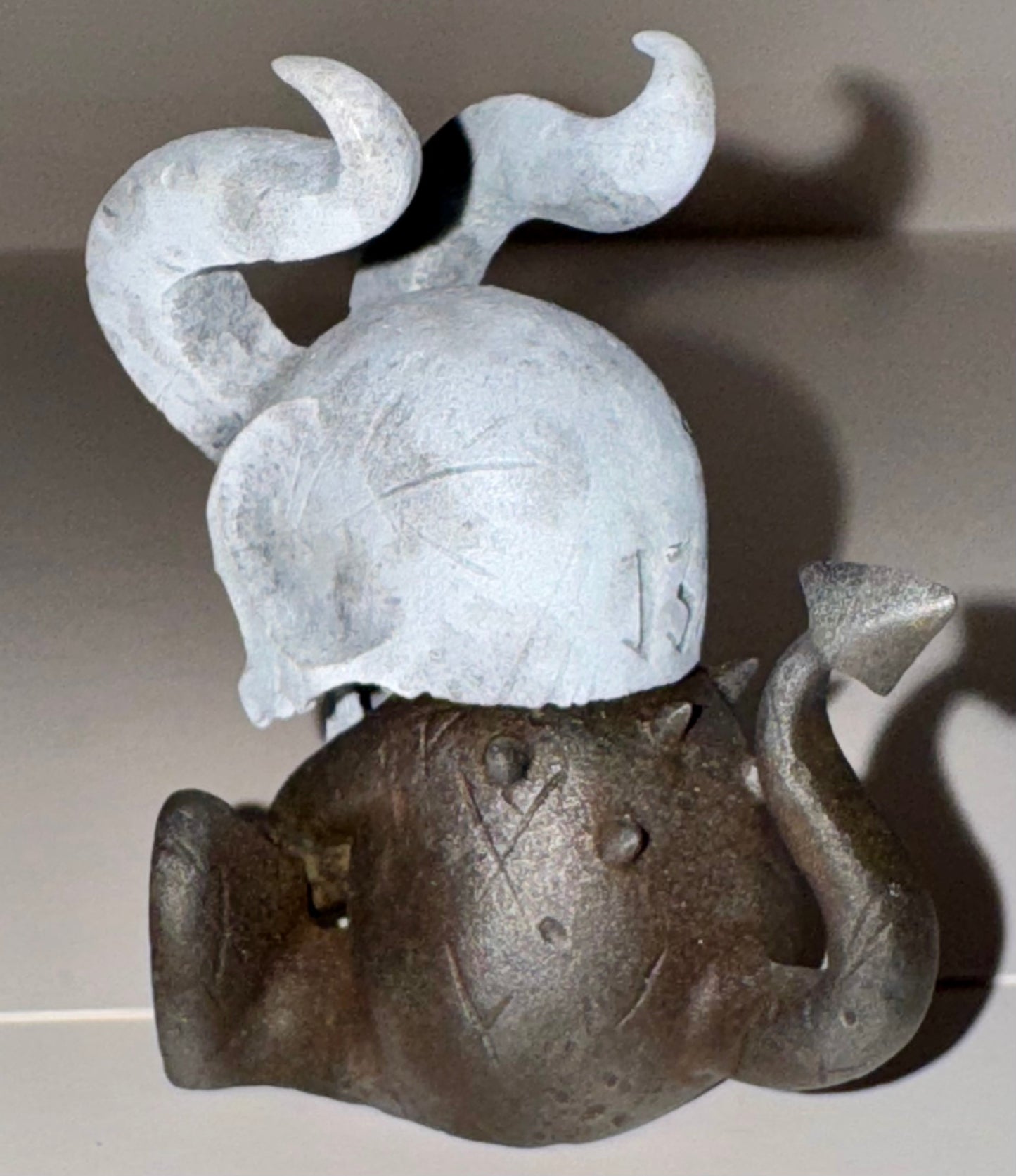 Bronze & White (Halloween) Mini Hornskull