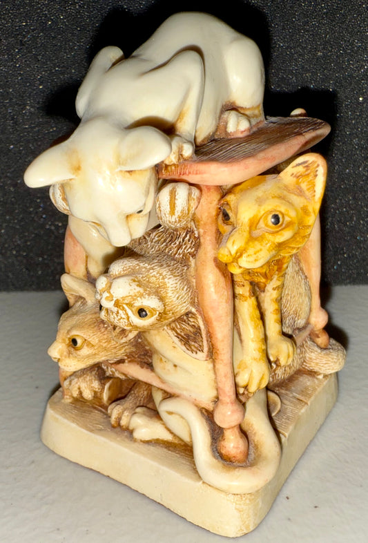 Cats Netsuke Box